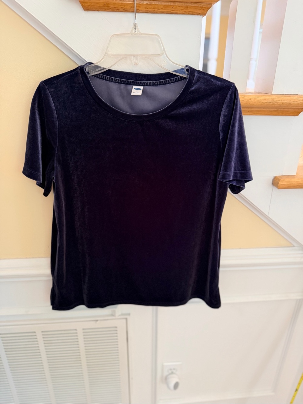 Ladies Size Small Old Navy Black Velvet Short Sleeve Tee GUC